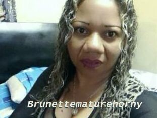 Brunettematurehorny