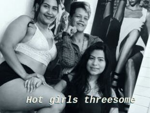 Hot_girls_threesome