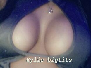 Kylie_bigtits