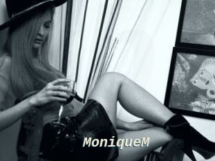 MoniqueM